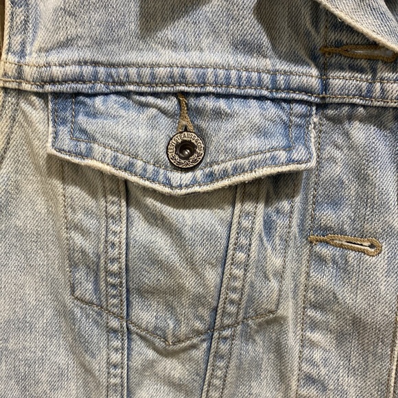 Levis Denim Trucker Vest - Picture 3 of 6